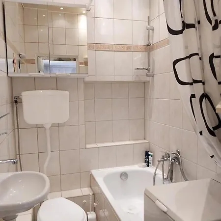 Station,market 5min דירה